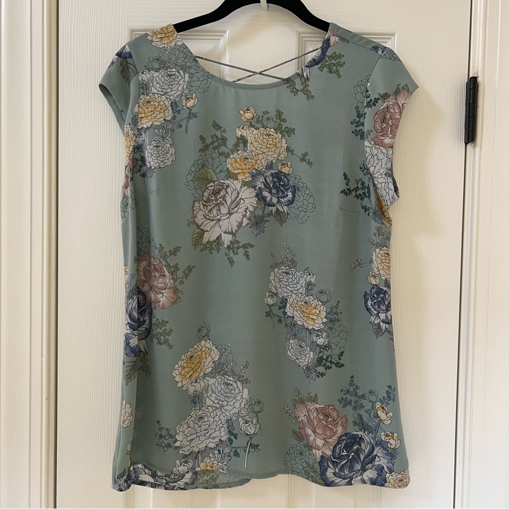 DR2 Mint Green Floral Cap Sleeve Shirt Size Small NWOT